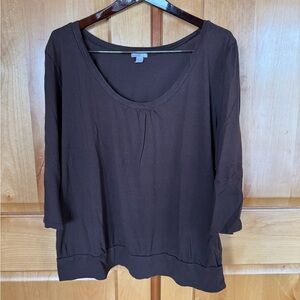 Old Navy Scoop Neck Tee. 3/4 Sleeve. Banded Botton. Scoop Neck. Size XL, Brown